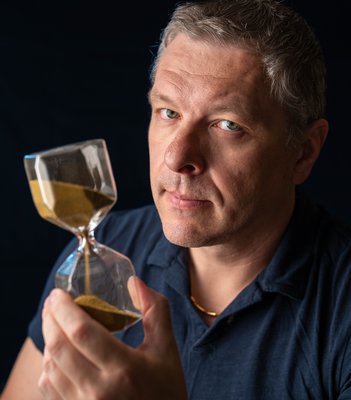 Pasha Hourglass