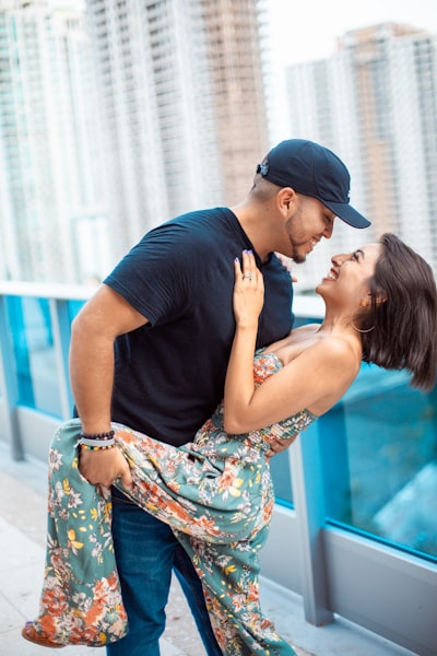 Couple dancing dip with city skyline backdrop