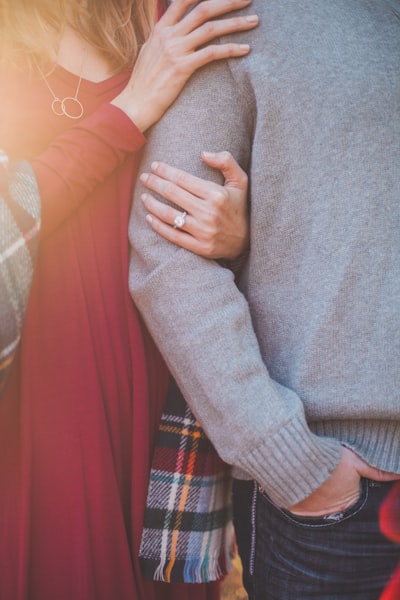 Woman holding the shoulder of man
